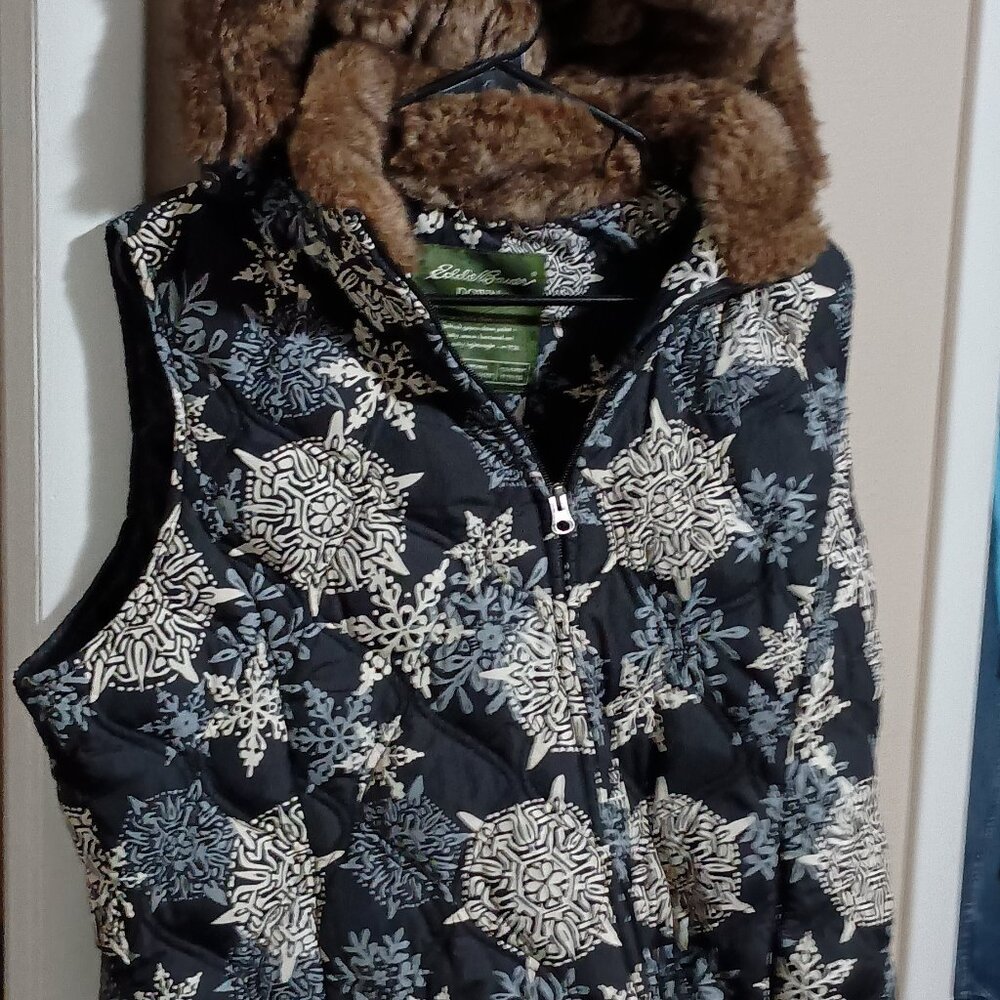 Eddie Bauer Women Goose Down Quilted Vest Size XL with Faux Fur Hood Zip Up - Picture 2 of 15